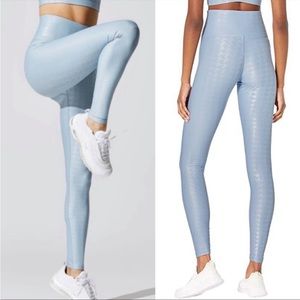 Carbon 38 Houndstooth Takara Shine Leggings & Bra Set. Color Glacier blue